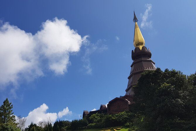 Fantastic! Famous Doi Inthanon National park tour with 2hr trekking - Ban Mae Klang Luang Karen village: weaving and organic coffee