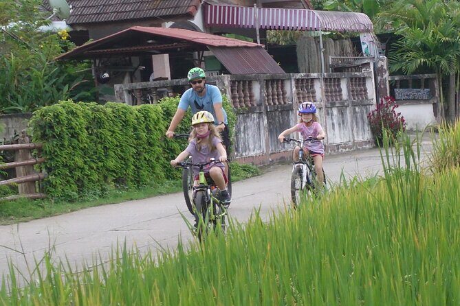 FIELDS OF GOLD Mountain Biking Tour Chiang Mai - Stop 1: Mok Fa Waterfall—Photos, A Swim Moment, And Cooling Off