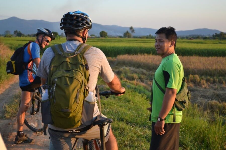 From Chiang Mai: Mae Taeng Valley and Waterfalls Cycle Tour - Wat Ban Den: A Temple Stop That Breaks Up the Heat