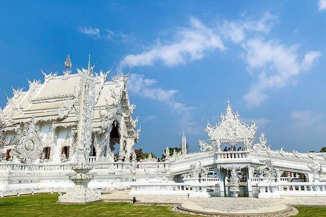 From Chiang Mai: White and Blue Temple & Golden Triangle Day Trip - Lunch and included extras: where your money actually goes