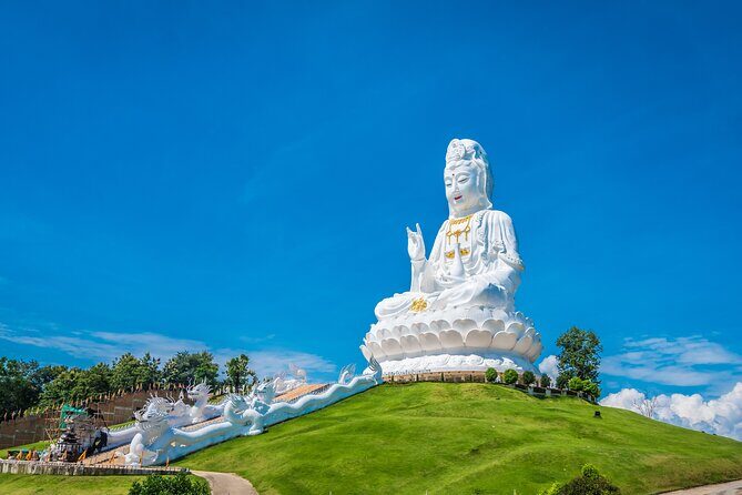 Full Day Chiang Rai 3 Temples White, Blue,Big Bhudha Temples - Longneck Karen Village: culture and crafts with an admission option