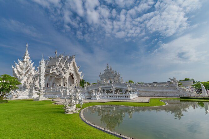 Full Day Chiang Rai 3 Temples White, Blue,Big Bhudha Temples - Buffet lunch in Chiang Rai: a real break before the next temples