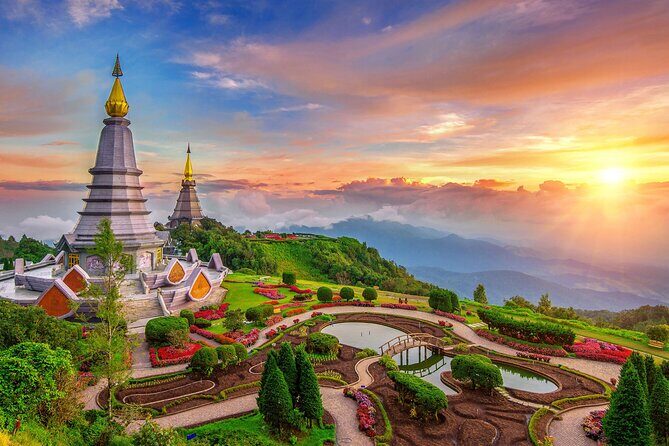 Full Day Doi Inthanon National Park Tour( Joint) - Getting Oriented: Tha Phae Gate and an 8:30 am Start