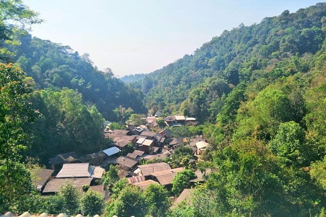 Full Day Elephant Bathing and Bamboo Rafting Tour in Chiang Mai - The river rhythm: how the bathing time sets you up for rafting