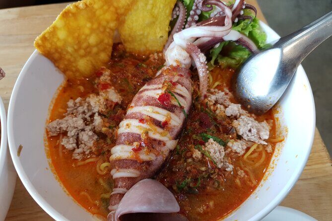 Go where the locals go, Eat what the locals eat! Food Tour with Local Foodies - Warorot Market at Kad Luang (4pm): your biggest concentration of Northern bites