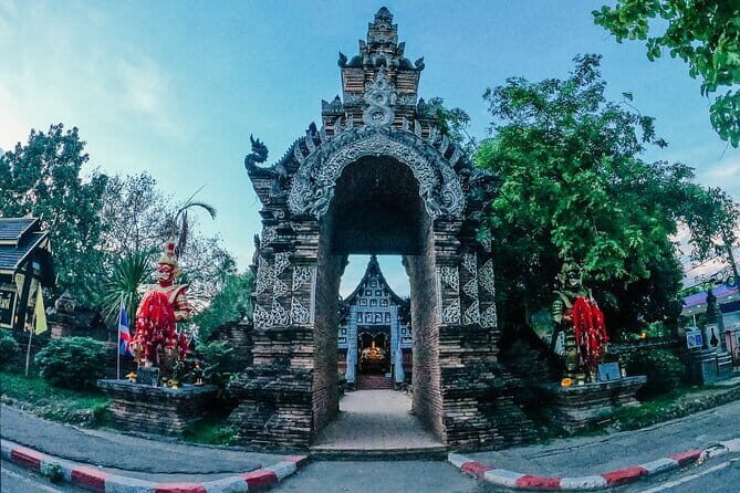 Guided Chiang Mai City Night Tour by EV Tram - Wat Chiang Man: Oldest Lanna-Style Chedi with Elephant Buttresses
