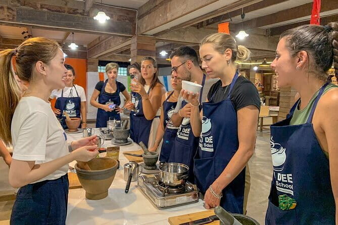 Half Day Chiang Mai Cooking Class and Market Taste Tour - The Instructor and Communication: Lek, Lily, Jessica, and the Real Expectation