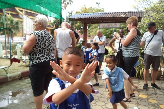 Half-Day Colors of Chiang Mai Biking Tour - Wat Pa Ngio and the Big Buddha explanations