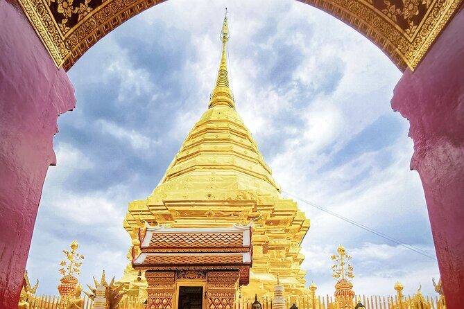 Half day Doi Suthep Temple and city temples (Private tour) - Chedi Luang Varavihara: The Big Stupa and the Emerald Buddha Connection
