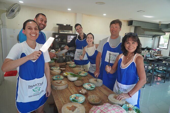 Half Day Guided Thai Cooking Class in Chiang Mai - Instructors and language: clear steps you can follow
