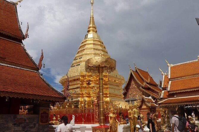 Half Day Morning Wat Pha Lat & Wat Phra That Doi Suthep Tour - Wat Phra That Doi Suthep: 306 Steps and a Relic Gold Pagoda
