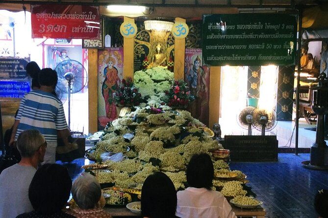 Half Day Phra That Doi Kham Temple and Royal Park Rajapruek (Private Tour) - What to pack and how to dress for Wat Phra That Doi Kham