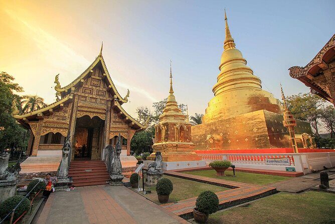 Half-Day Private Night Tour by Tuk Tuk in Chiang Mai City - Warorot vs Muang Mai Market: where the night turns into snacks and shopping