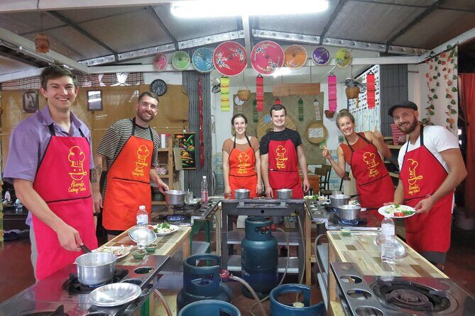 Half-Day Thai Cooking Class and Market Tour From Chiang Mai - Tha Phae Gate Pickup and a Smooth 4-Hour Rhythm