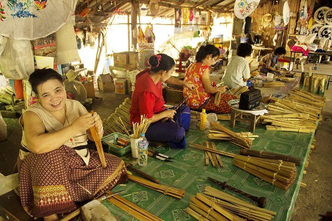 Half Day Traditional Handicraft Craftsmanship Tour from Chiang Mai - The 10-person group advantage on a craft highway day