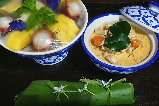 Half-Day Yoga, Meditation, and Thai Cultural Immersion in Chiang Mai - Wat Phra That Doi Saket Temple and the Nearby Market