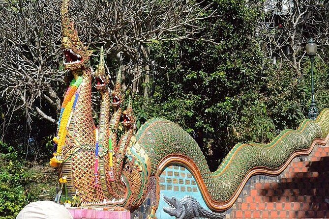 Hot! Doisuthep Temple+Wat Palad+Sticky waterfall - Joe and the value of guide-led pacing (not just transportation)
