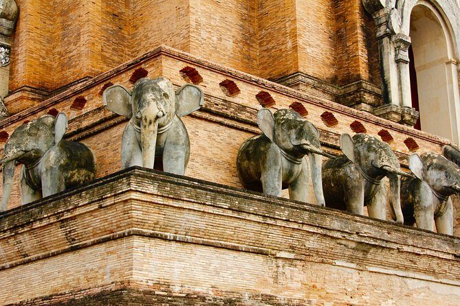Iconic Half-Day Landmarks & Temples of Chiang Mai - Warorot Market (Kad Luang): temple day meets everyday Chiang Mai