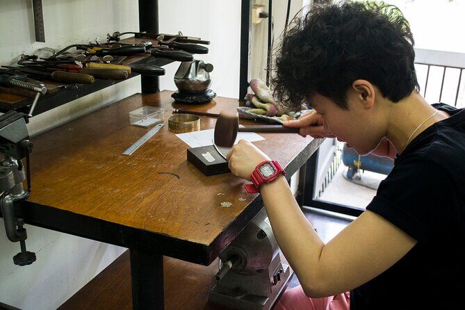 Jewellery Making Class with Silversmithing in Chiang Mai - The instructor style that makes beginners comfortable