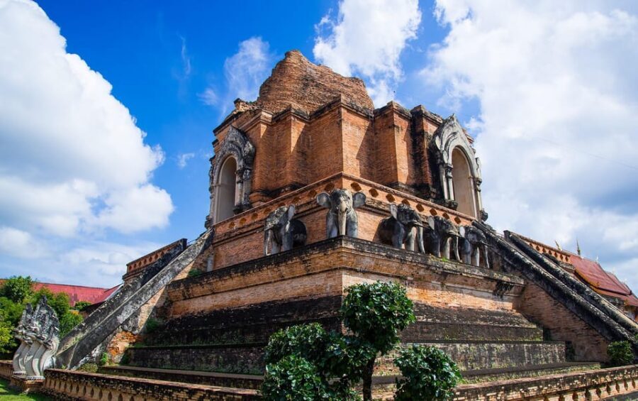 Lanna Heritage Walking Tour: A Journey Through History - Wat Chiang Man and the Moat: Stone That Teaches You