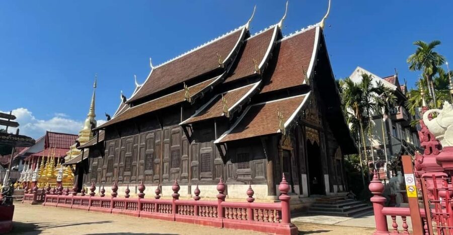 Lanna Heritage Walking Tour: A Journey Through History - Three Kings Monument, School Origins, and Royal-Era Buildings