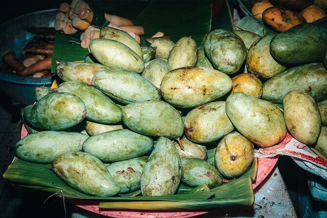 Lanna Kingdom Chiang Mai Food Tour with 15+ Tastings - The rod deang/songthaew truck ride through Thanin Market