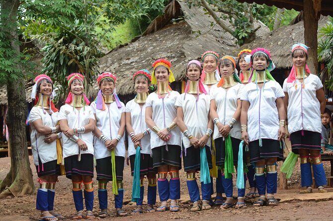 Long Neck Village, White & Blue Temple, Black House Day Tour From Chiang Mai - The 7:00 am start, 13–14 hours total: plan your day around the drive