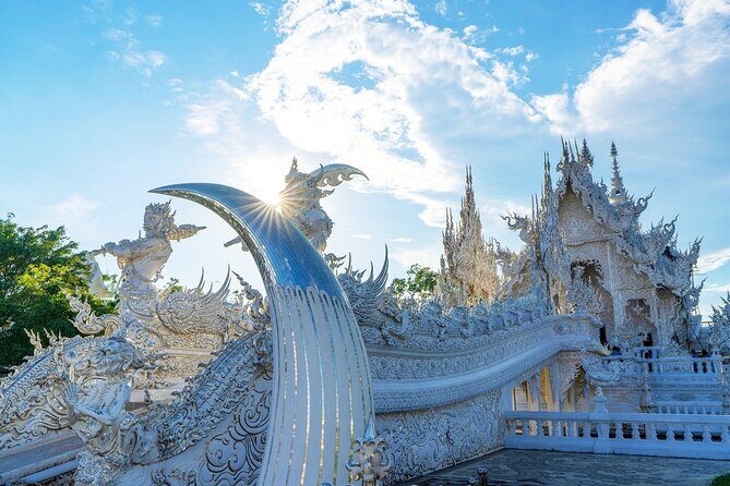 Long Neck Village, White & Blue Temple, Black House Day Tour From Chiang Mai - Stop 5: Long Neck Karen Village—brass rings, crafts, and respectful expectations