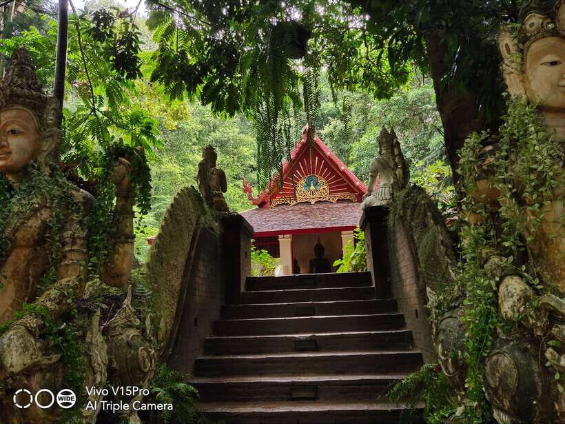 Monk trails hike, Wat Phalat, Monk chanting, Wat Doi Suthep. - The forest temple of Wat Pha Lat: quiet time that feels different