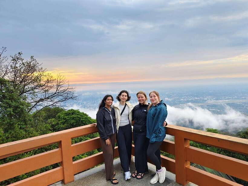 Monk trails hike, Wat Phalat, Monk chanting, Wat Doi Suthep. - Hiking the holy monks trails to Wat Phalat: easy effort, real scenery
