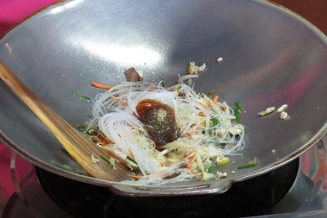 Morning Thai cooking class - Kad Kom Market: the 15–20 minute ingredient reset