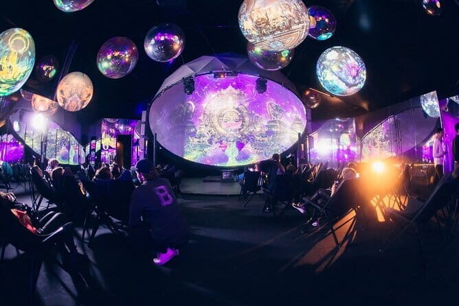 Mystic Universe Exhibition - Staff Support and the Self-Guided Flow