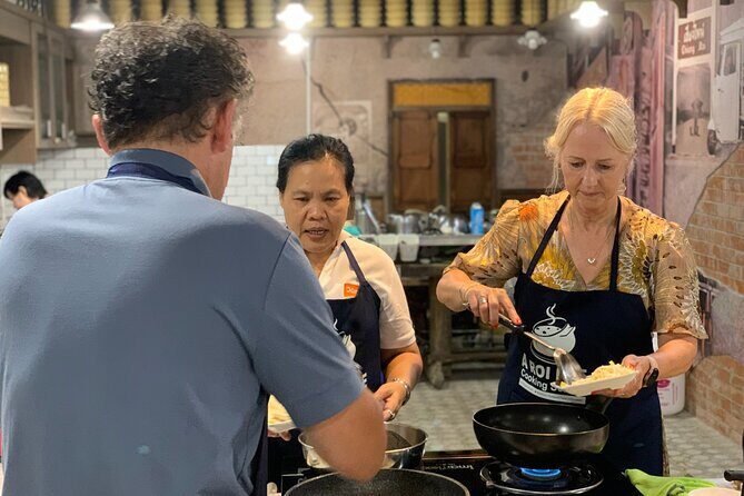 Northern Thai Cooking Experience in Chiangmai - From McDonalds meeting spot to pickup comfort: start strong