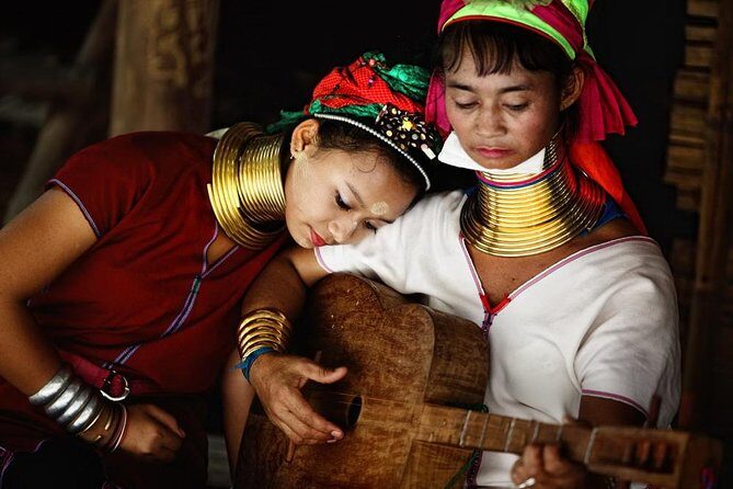 One Day Tour Doi Suthep Temple, Palad Temple, Orchid Farm, Longneck hill tribe village (Private tour) - Wat Pha Lat (Palad Temple stop): a second mountain temple, not just a repeat