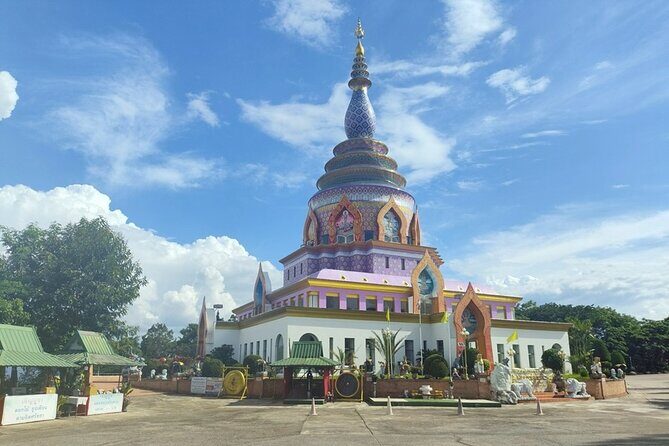 Private 3 Day Chiang Mai and Chiang Rai Tour - Day 2 toward the border: Wat Thaton, Doi Tung Royal Villa, and Mae Sai