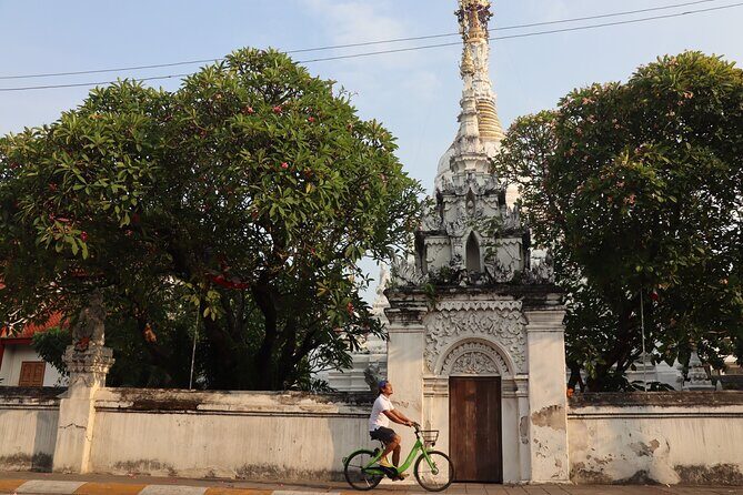 Private Chiang Mai Half-Day Bike Tour - Wua Lai road to the Silver Temple, then a local red truck back