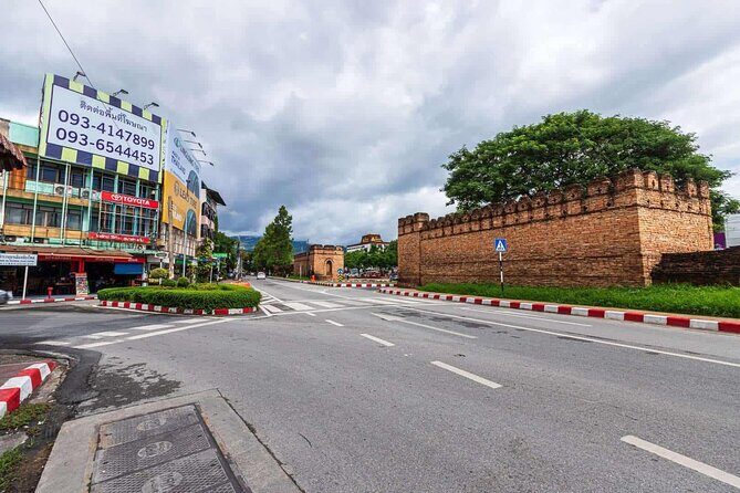 Private Chiang Mai Old City Half Day Tuk Tuk Tour - Stops 6 and 7: Muang Mai Market and Warorot Market