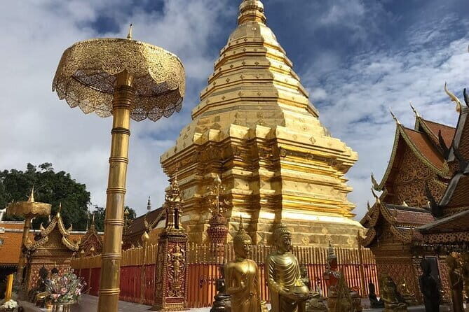 Private Day Tour Doi Suthep Temple and Handicraft Center - Khruba Siwichai Monument: the origin story before the climb