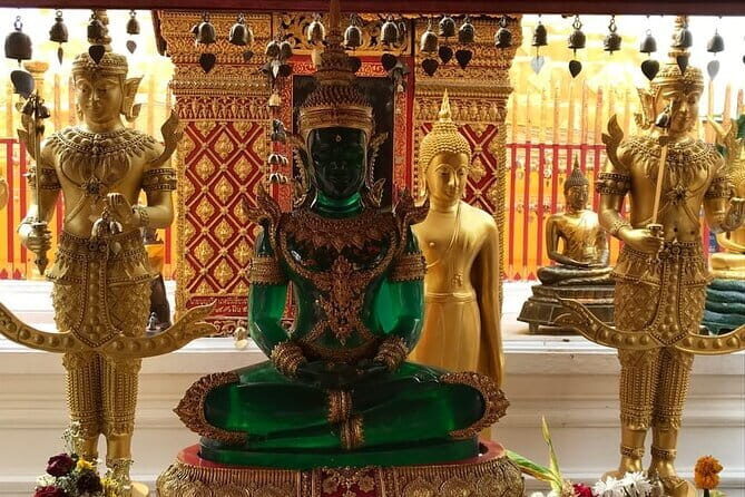 Private Day Tour Doi Suthep Temple and Handicraft Center - Guides and timing: the big difference between a good and great day