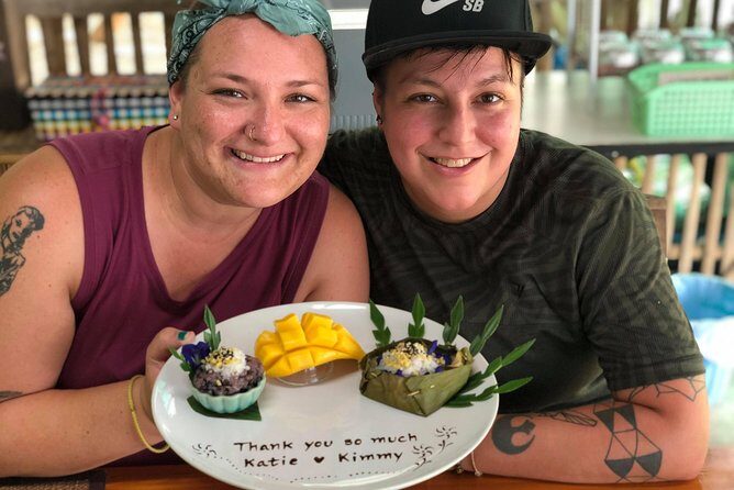 Private Dinner Cooking Class with Benny in Chiang Mai - Making your own curry paste: the hands-on step