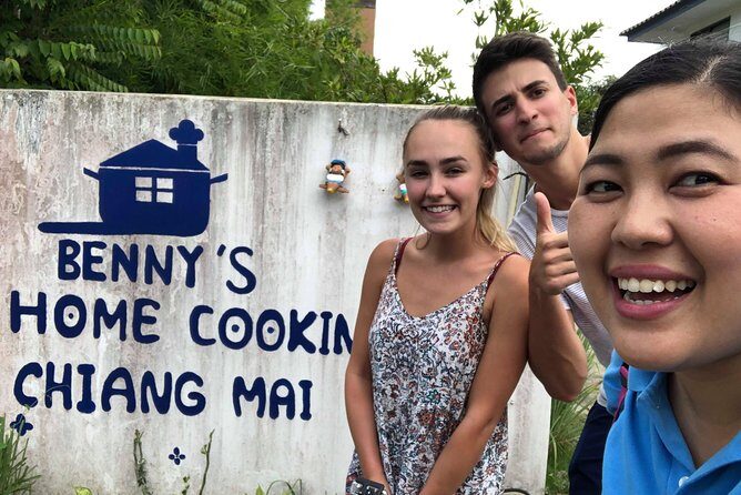 Private Dinner Cooking Class with Benny in Chiang Mai - The full meal plan: curry paste, soup, noodles, curry, dessert