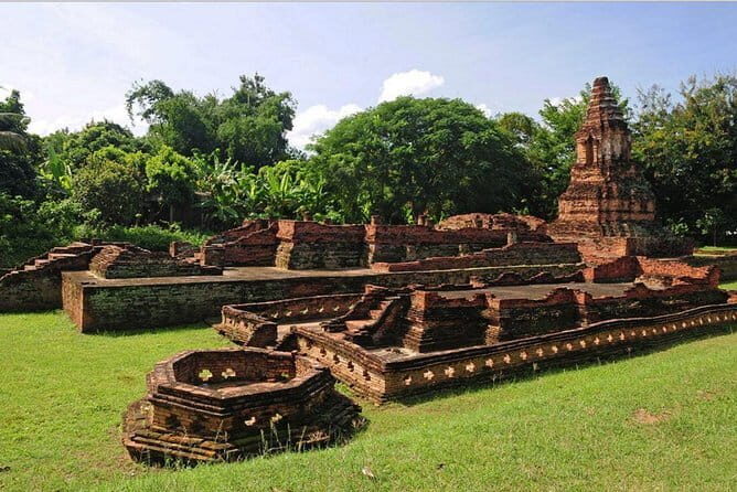 Private Doi Suthep Temple Handicraft Center and Sticky Waterfall - San Kamphaeng Handicraft Highway: shopping where the work shows up