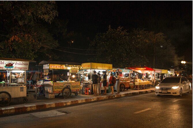 Private Half-Day Tour The Old Chiang Mai City With Street Foods - Three Kings Monument: a quick story that puts names to the streets