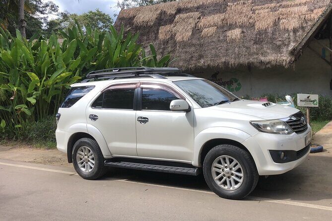Private Luxury Car rental + English speaking driver: - Chiang Mai days: how the private car helps temples, markets, and time buffers