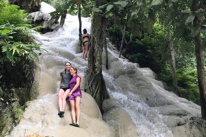Private tour Chiang Dao cave ,Temples,Sticky waterfall - Key points at a glance