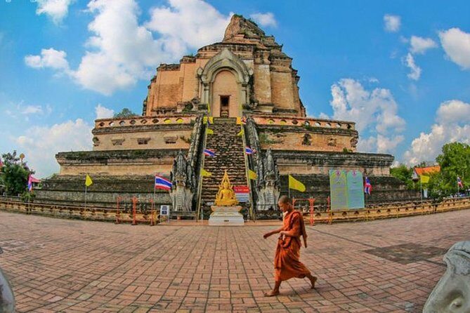 Private Tour: Chiang Mai City and Temples Tour in full Day Thailand - Morning start in Chiang Mai: alms-giving with monks