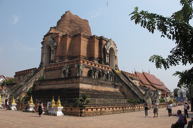Private Tour: Chiang Mai City Tour Full Day - Wat Phra That Doi Suthep: the landmark with a relic legend