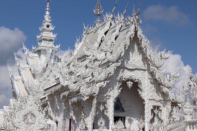 Private Tour Chiang Rai 3 Wonderful Temples & Lalitta Cafe - Key highlights