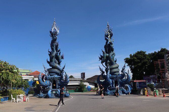 Private Tour Chiang Rai 3 Wonderful Temples & Lalitta Cafe - Rainbow Temple option (Wat Sang Kaew Phothiyan): choosing your final look