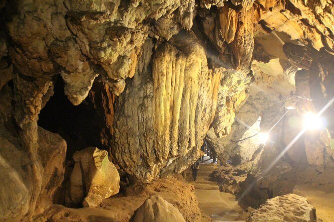 Private tour] Perfect day! Sticky waterfall + ChiangDao Cave + Wat BandenTemple - Wat Ban Den: a big temple complex without the guesswork